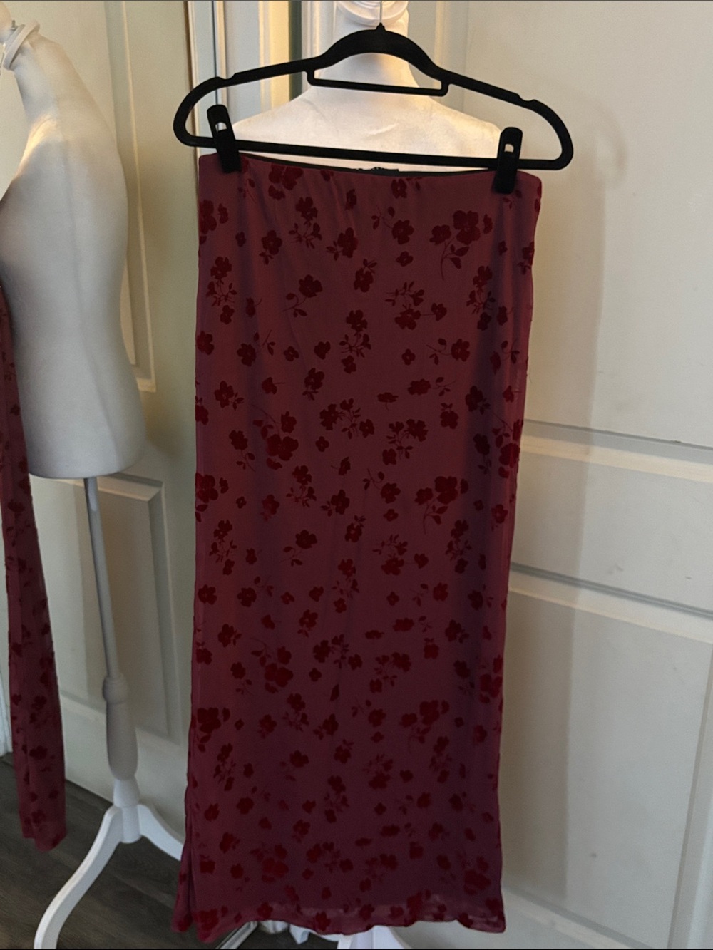 ASOS DESIGN ruched side high neck flocked mesh top and skirt set. - Picture 6 of 6